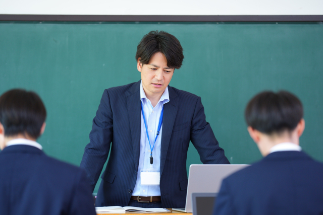 講師業務(学校法人)
